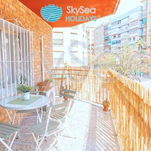 https://spanish-style-flat-malaga.hotelsinnerja.org